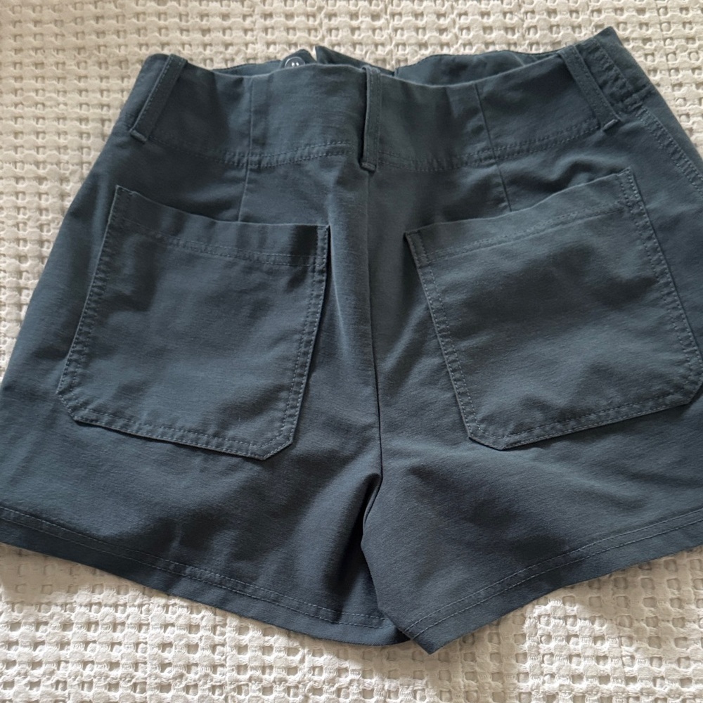 Athleta skyline utility short.  Blue with front and back pockets.